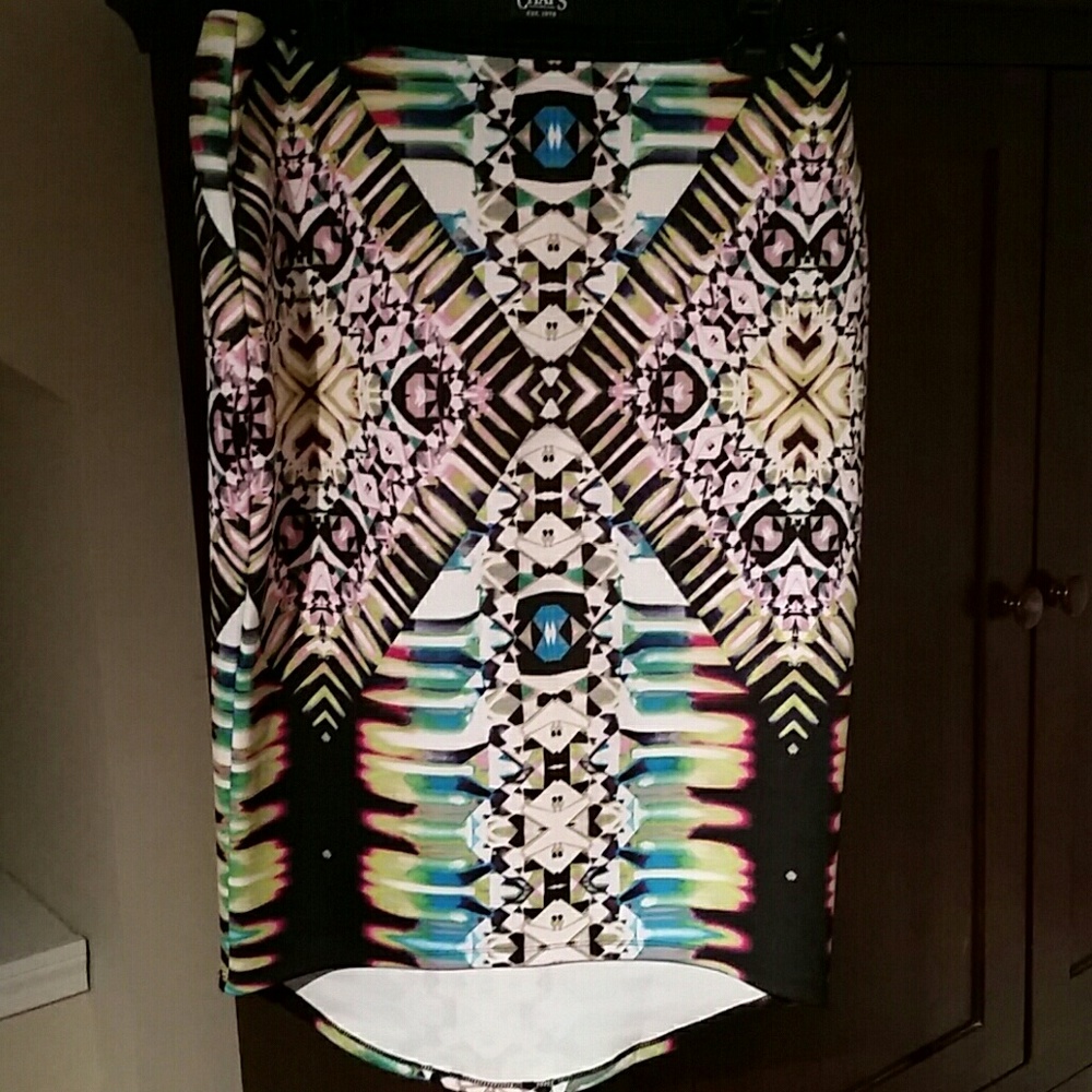 Funky patterned pencil skirt. In great condition.